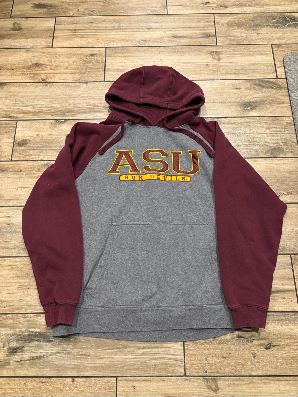Campus Drive Arizona State ASU Sun Devils Two Tone Raglan Hoodie Gray Maroon L